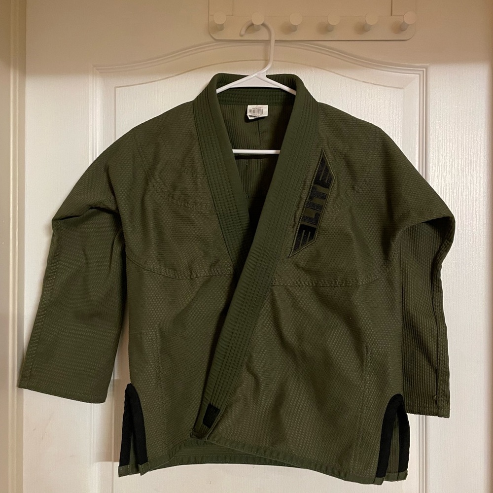 Elite Gi Kids size C1 ** top only #160